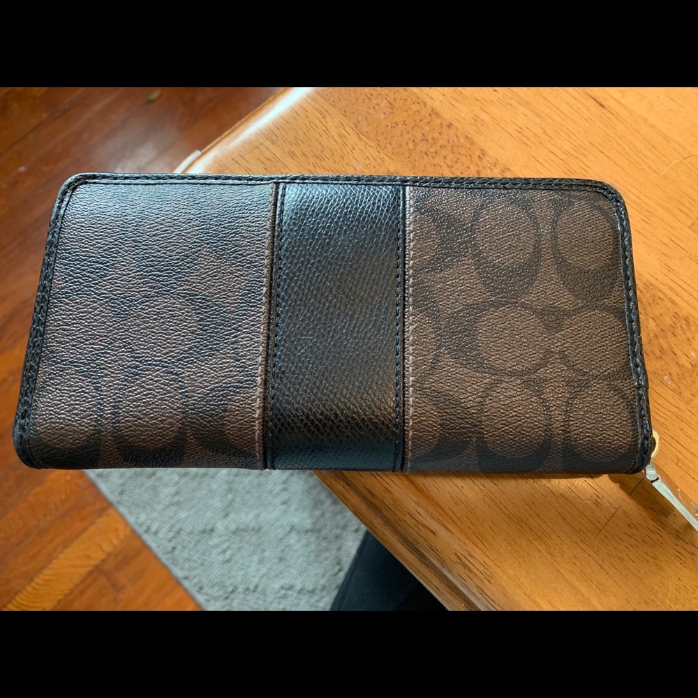 Coach Wallet - Picture 6 of 8